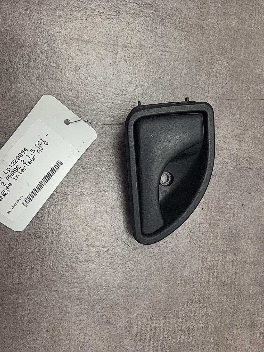 Poignee interieur avant gauche RENAULT CLIO 2 PHASE 2 Diesel - 1