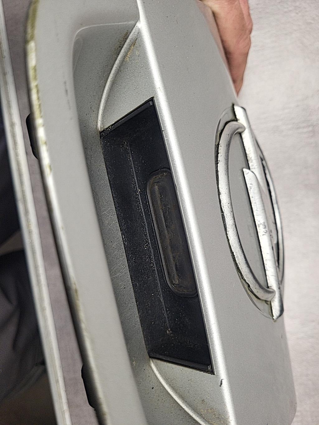 Bouton de coffre OPEL ASTRA J PHASE 1 Diesel - 1