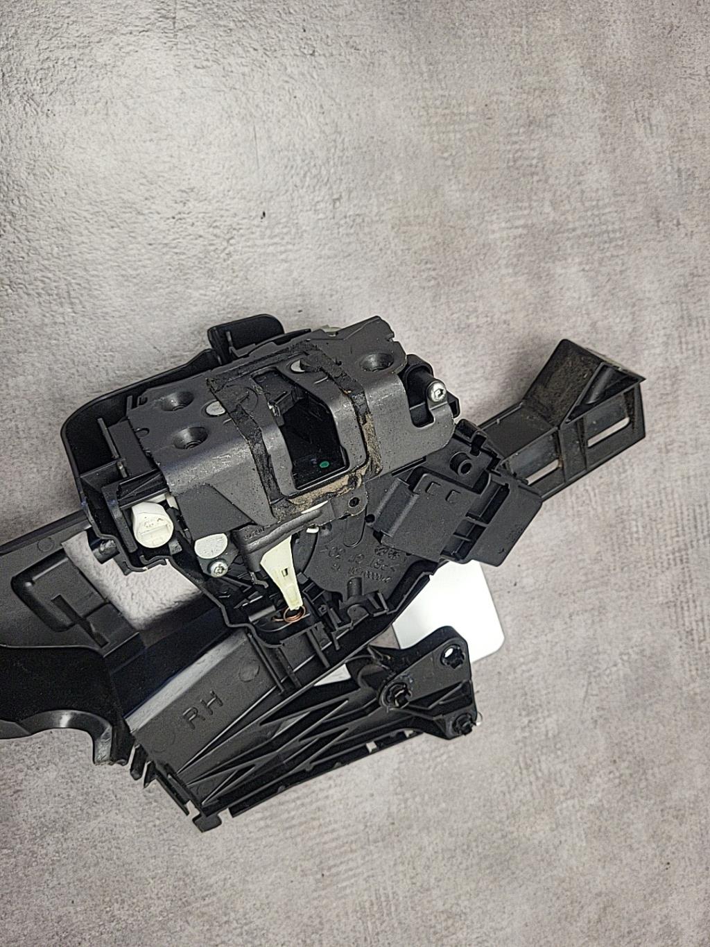 Serrure arriere droit FORD FOCUS 2 PHASE 2 Diesel - 1