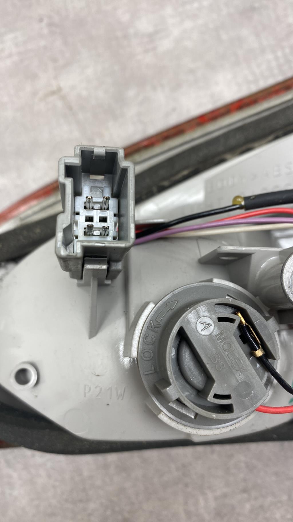 Feu arriere secondaire gauche (feux) FORD FOCUS 3 PHASE 1 BREAK Essence - 1
