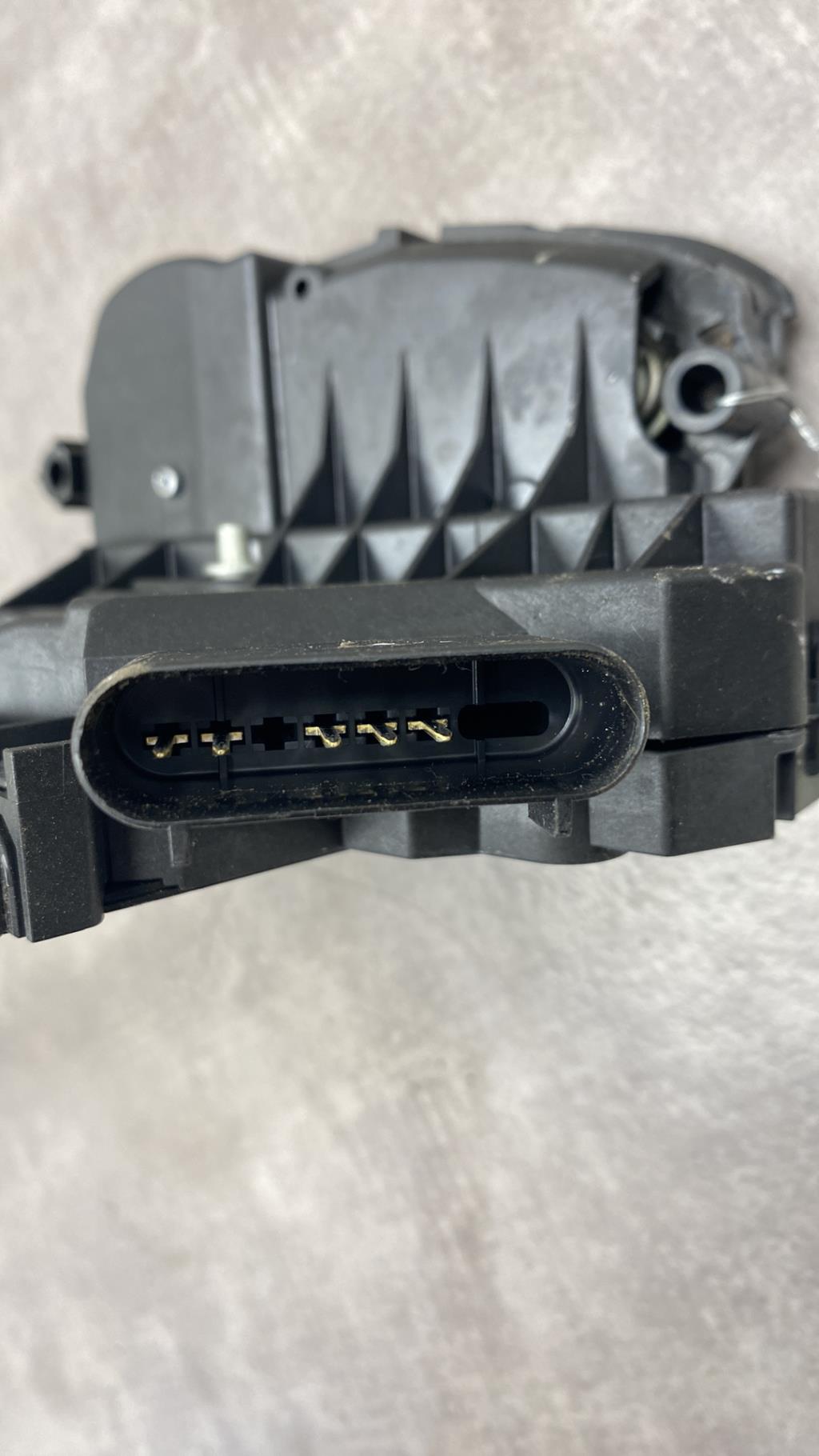 Serrure avant gauche FORD FOCUS 3 PHASE 1 BREAK Essence - 1