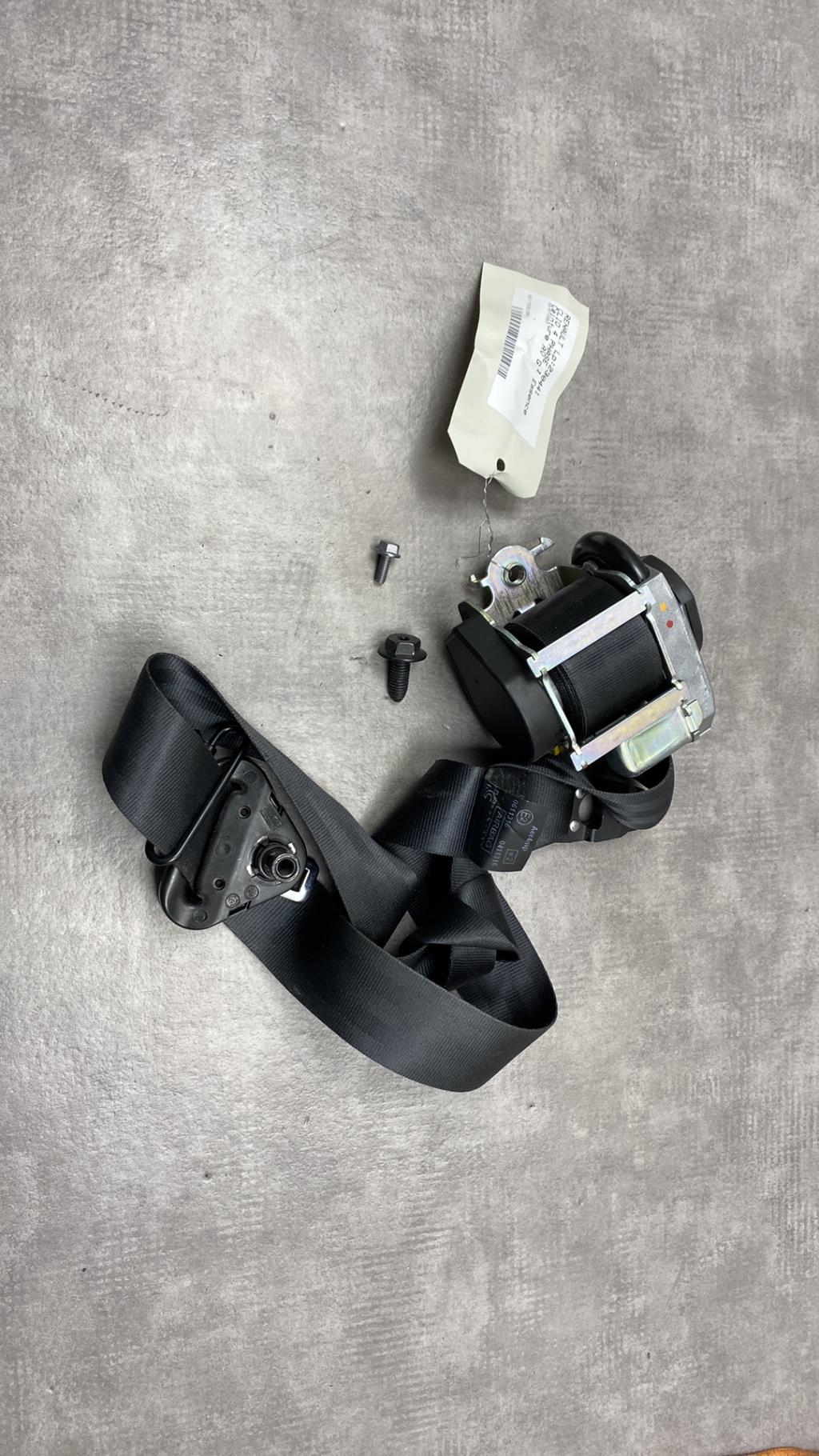 Ceinture avant gauche RENAULT CLIO 4 PHASE 1 Essence - 1
