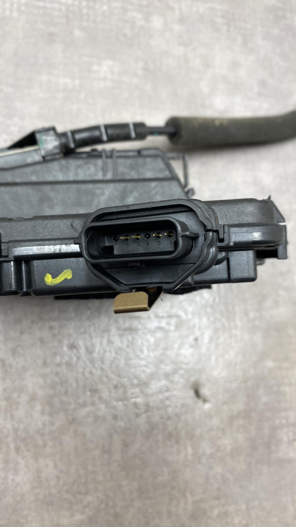 Serrure avant droit RENAULT CLIO 4 PHASE 1 Essence - 1