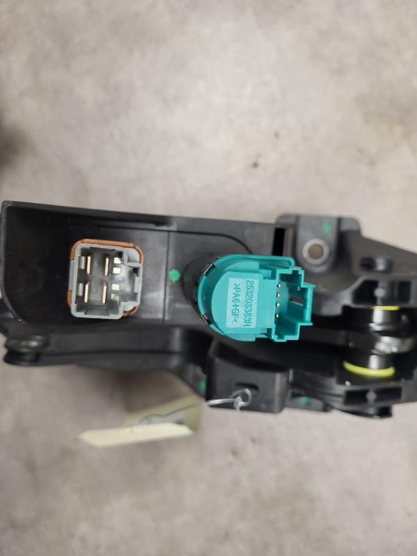 Pedale de frein RENAULT CLIO 5 PHASE 1 Essence/Hybride - 1