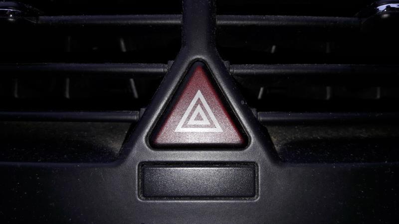 Bouton de warning MERCEDES CLASSE A 169 PHASE 1 Diesel - 1