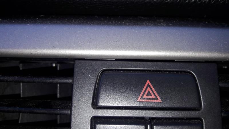 Bouton de warning BMW SERIE 3 E90 PHASE 1 Diesel - 1