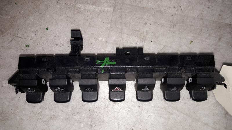 Bouton de warning PEUGEOT 3008 1 PHASE 1 Diesel - 1