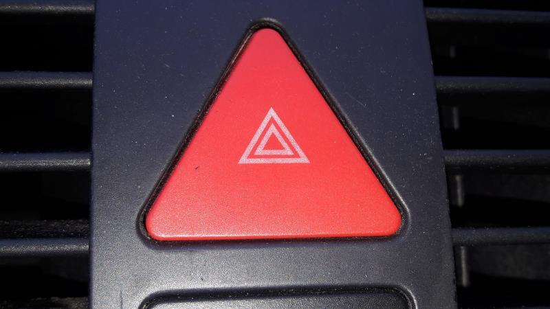 Bouton de warning VOLKSWAGEN TOURAN 1 PHASE 1 Diesel - 1