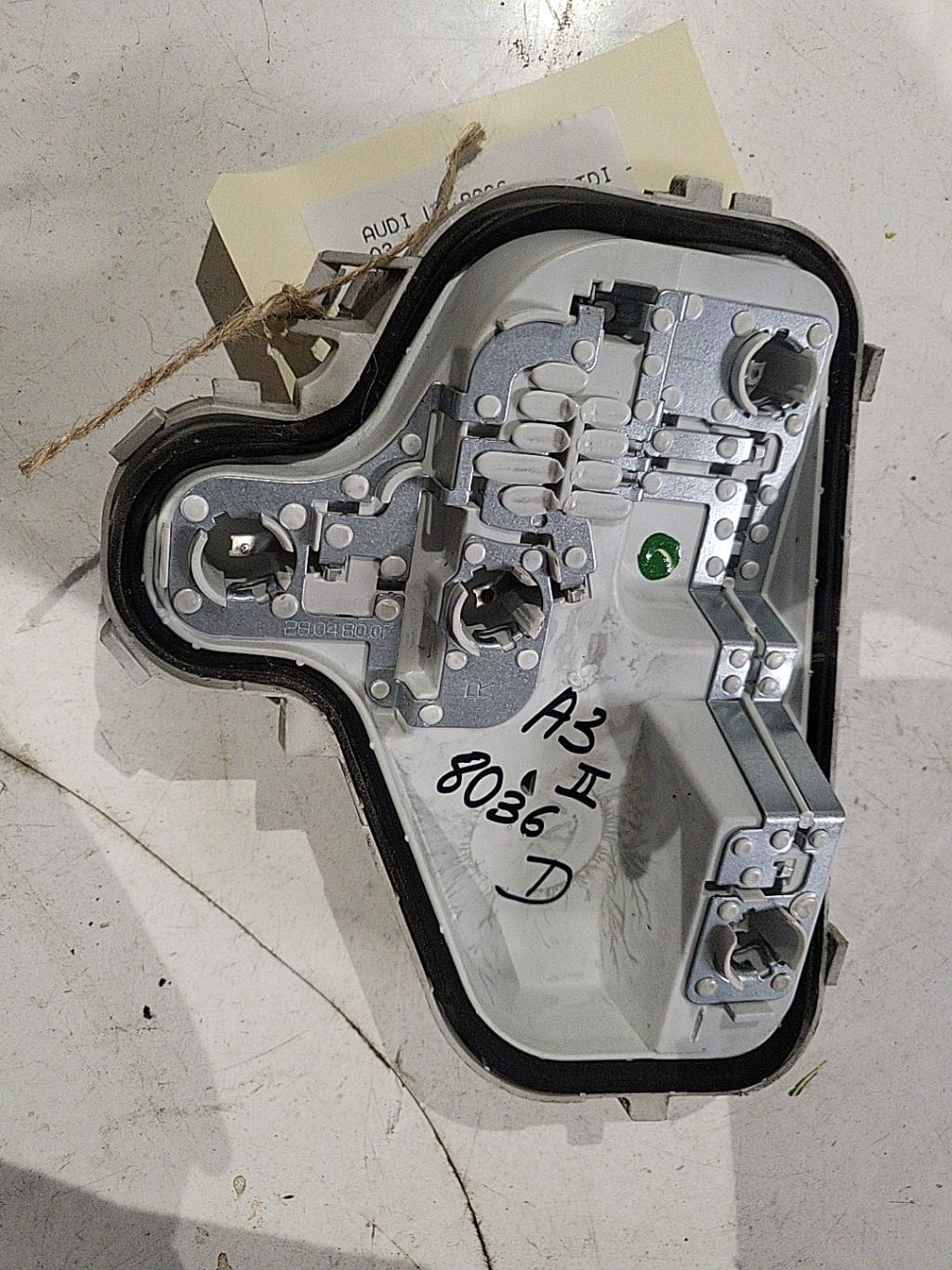 Platine feu arriere droit AUDI A3 2 PHASE 1 Diesel - 1