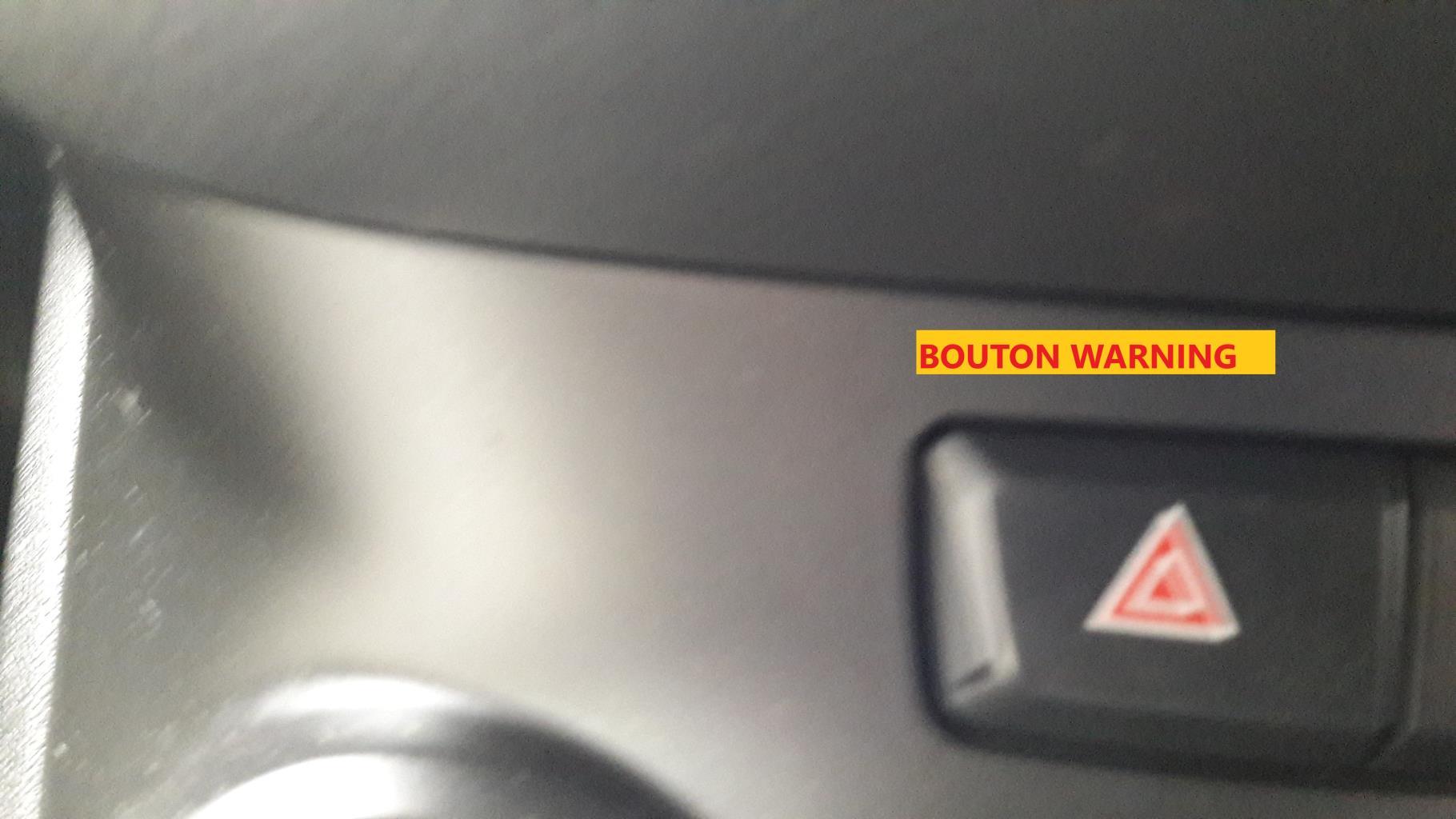 Bouton de warning PEUGEOT 208 1 PHASE 1 Diesel - 1