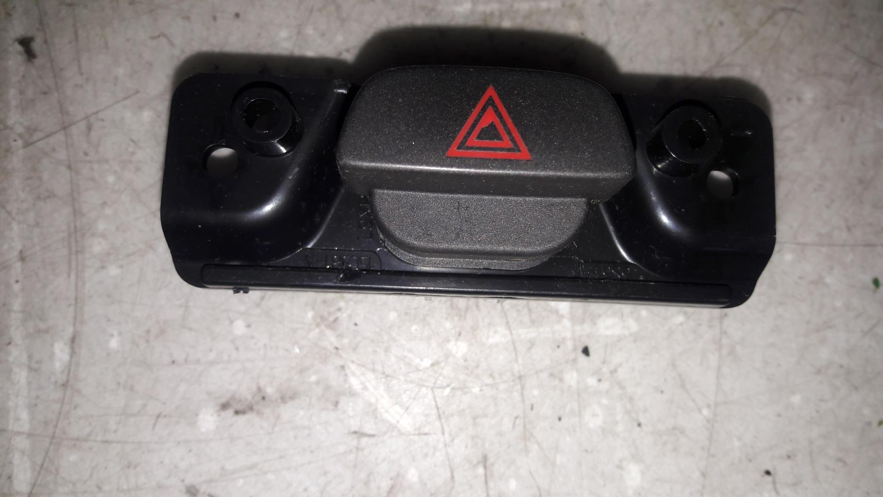 Bouton de warning FORD FUSION PHASE 2 Diesel - 1