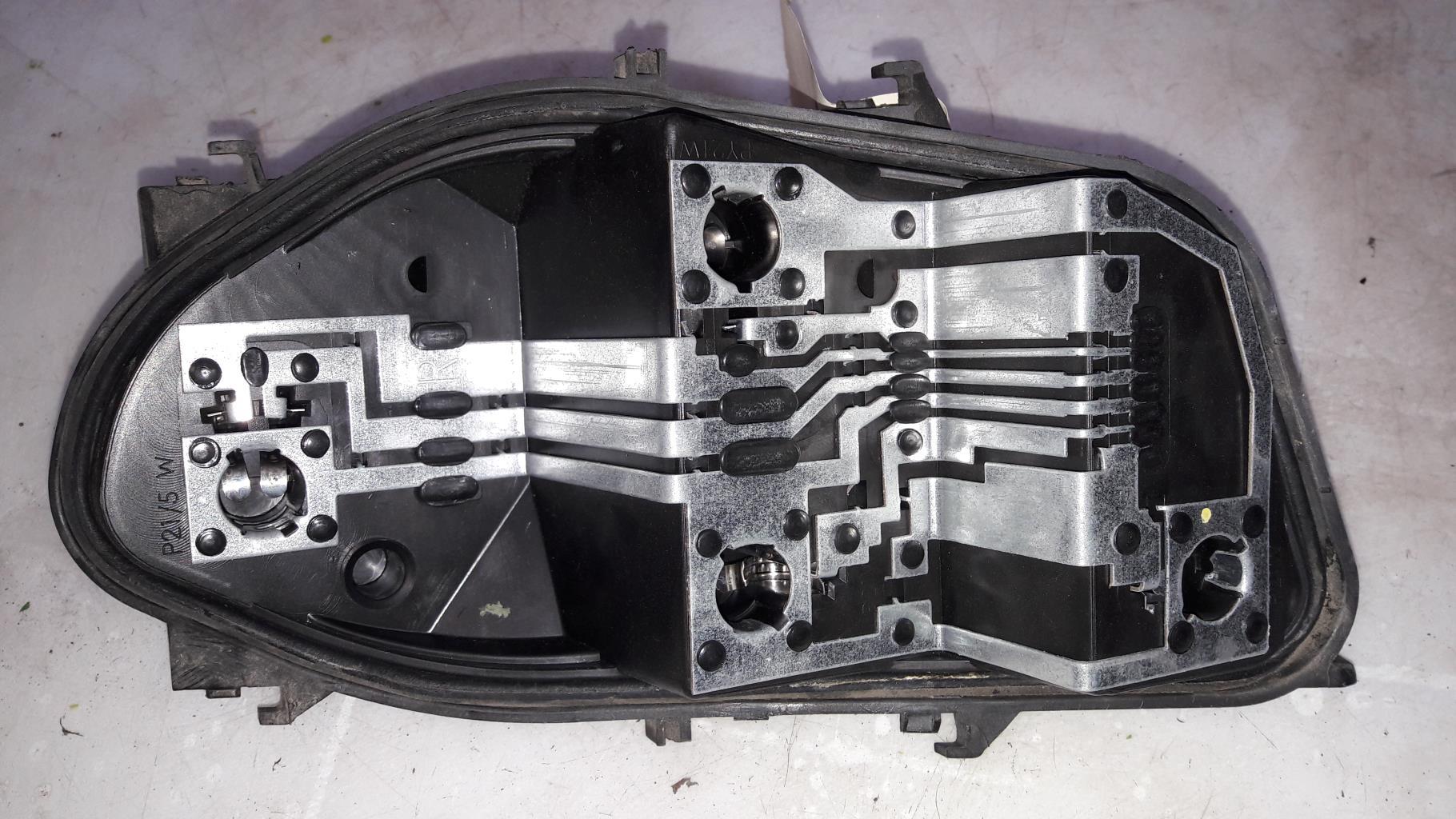 Platine feu arriere droit RENAULT CLIO 3 PHASE 1 Diesel - 1