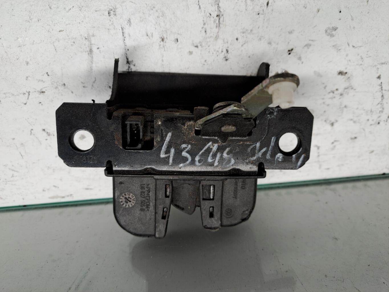 Serrure de hayon VOLKSWAGEN GOLF 4 Diesel - 1