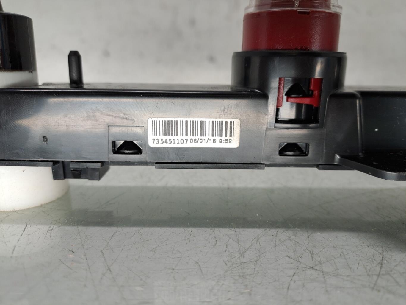 Bouton de warning FIAT 500 2 PHASE 2 Essence - 1