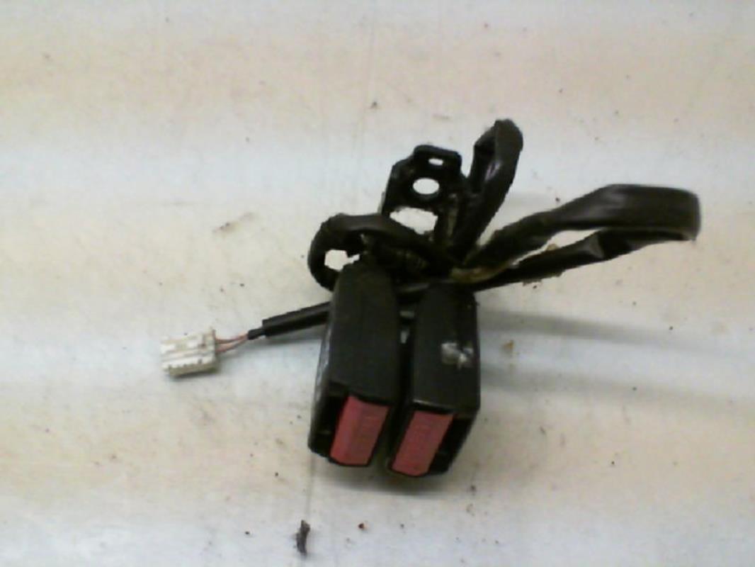 Attache ceinture arriere droit