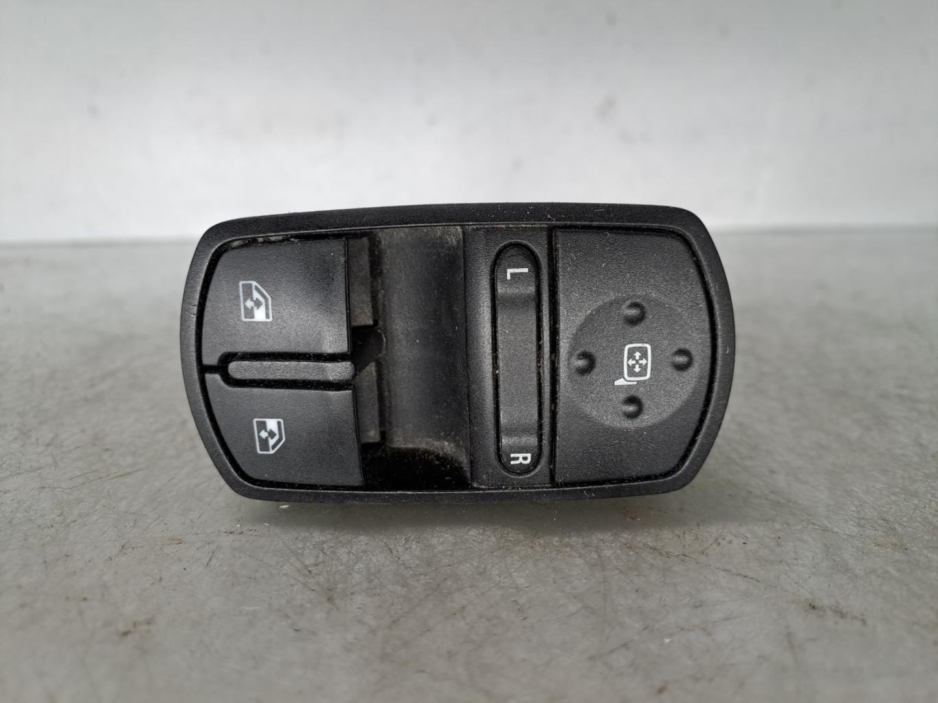 Interrupteur de leve vitre avant gauche OPEL CORSA E Essence - 1