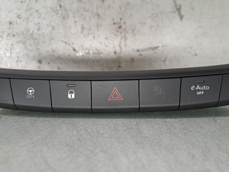 Bouton de warning FIAT TIPO CROSS PHASE 2 Essence/Hybride - 1