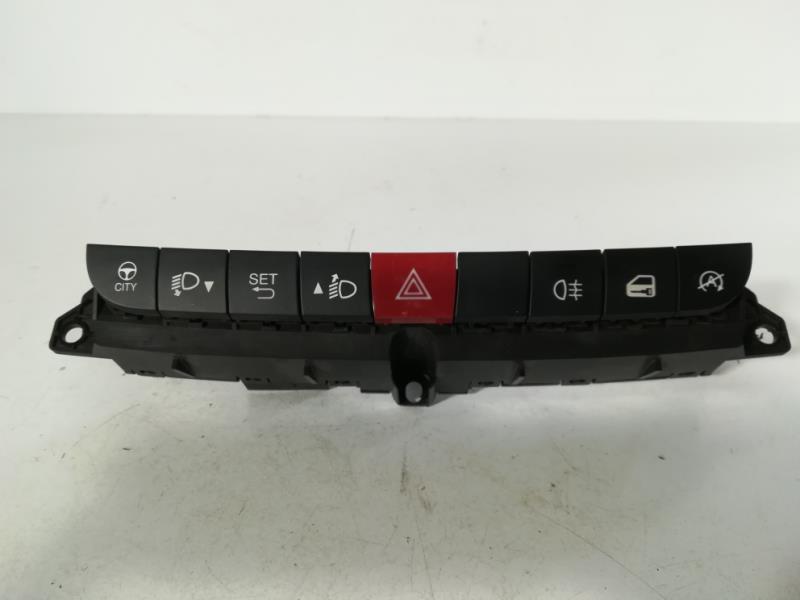 Bouton de warning FIAT 500L PHASE 1 Diesel - 1