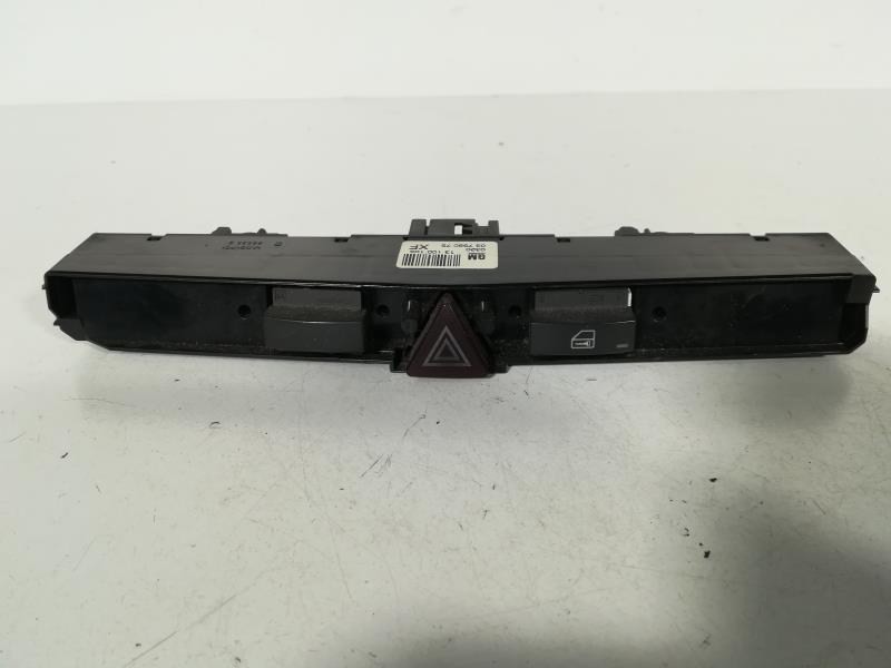 Bouton de warning OPEL ZAFIRA B PHASE 1 Diesel - 1