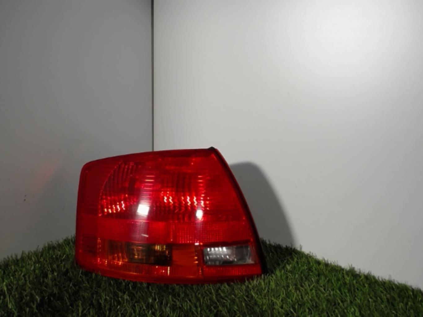 Feu arriere principal gauche (feux) AUDI A4 2 AVANT PHASE 2 BREAK Diesel - 1