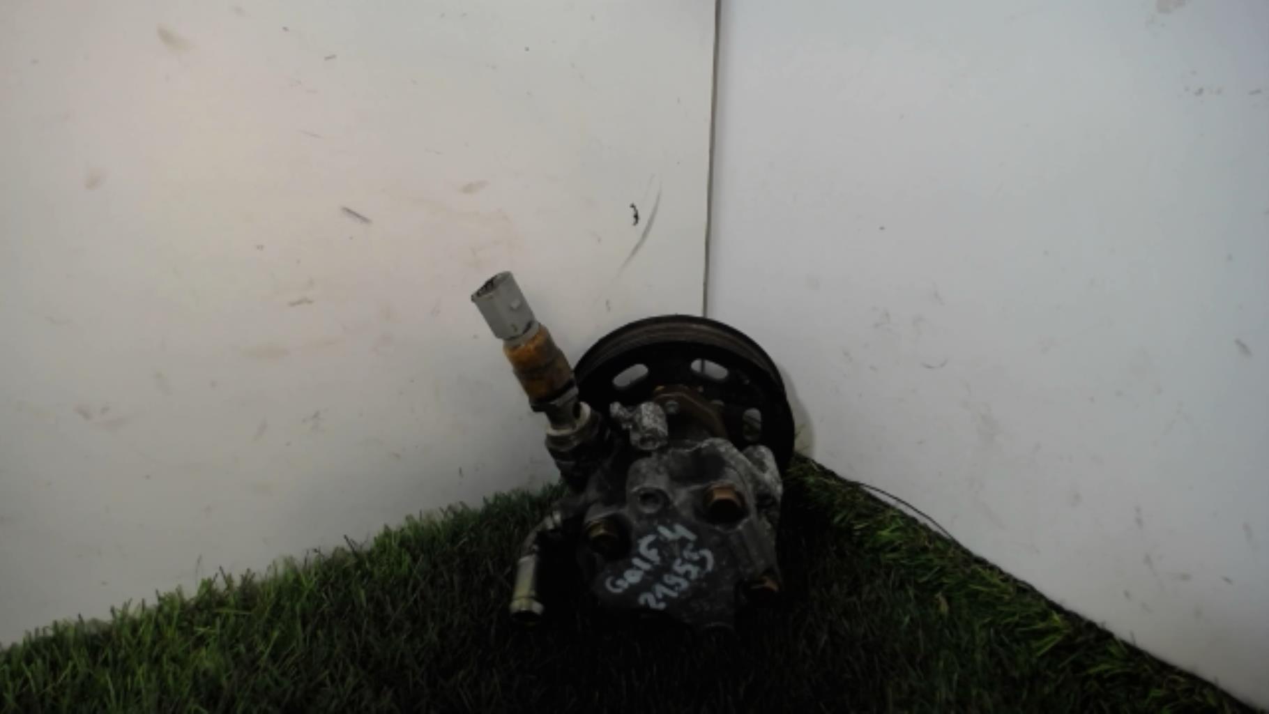 Pompe de direction VOLKSWAGEN GOLF 4 Essence - 1