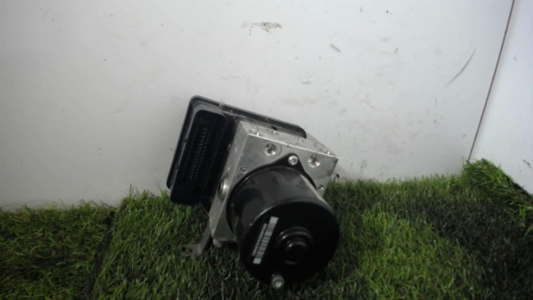 Bloc ABS (freins anti-blocage) BMW SERIE 1 E81 Diesel - 1