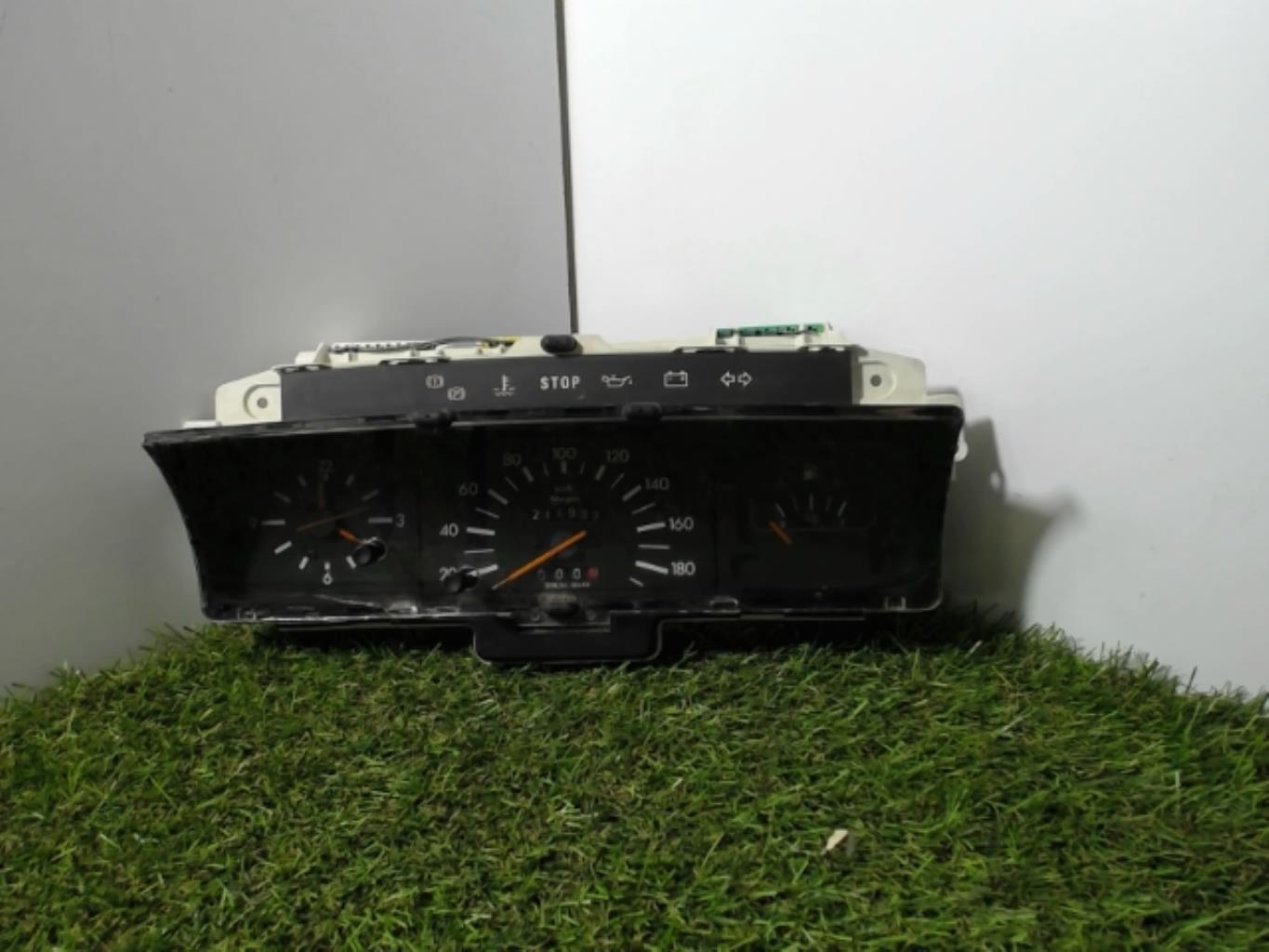 Compteur PEUGEOT 205 PHASE 2  - 1