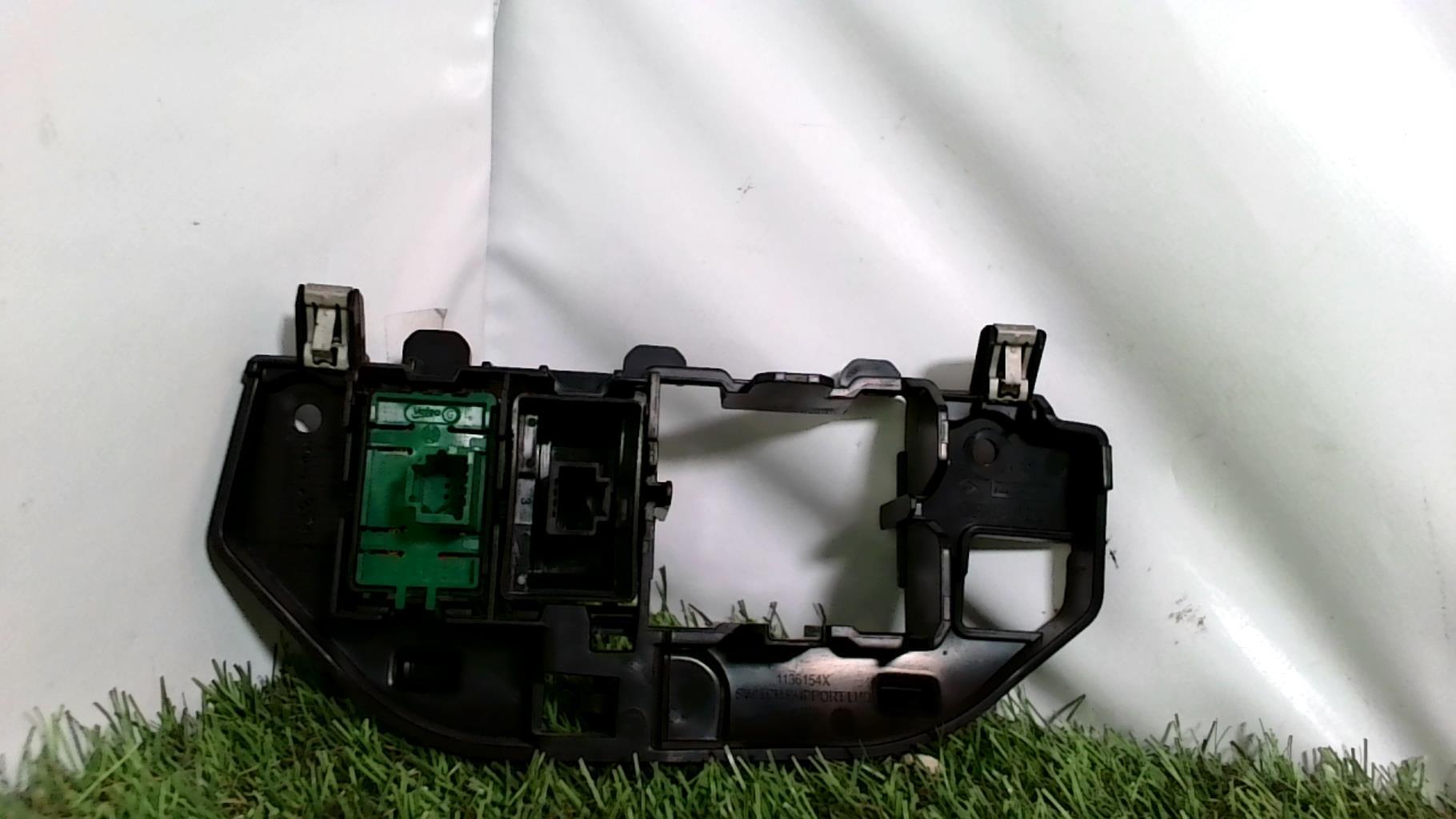 Bouton/Interrupteur RENAULT CLIO 4 PHASE 1  - 1