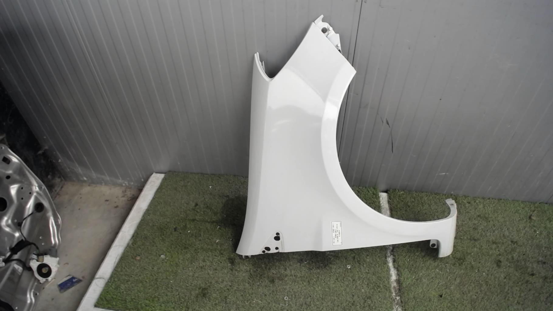 Aile avant droit RENAULT CLIO 3 PHASE 1 Diesel - 1
