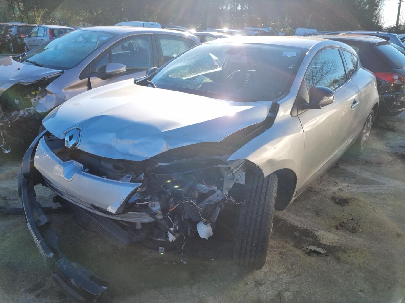 Feu arriere stop central RENAULT MEGANE 3 PHASE 1 COUPE Diesel - 1