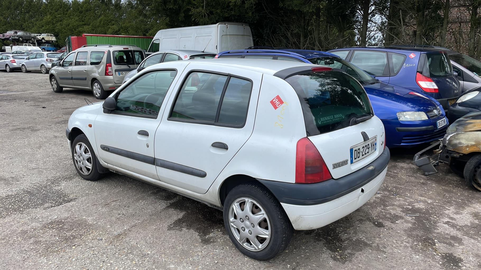 Poignee porte avant droit RENAULT CLIO 2 PHASE 1 Essence - 1