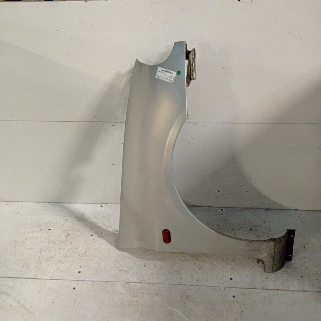 Aile avant droit RENAULT CLIO 2 PHASE 1 Essence - 1