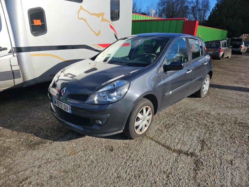 Pare boue avant gauche RENAULT CLIO 3 PHASE 1 Diesel - 1