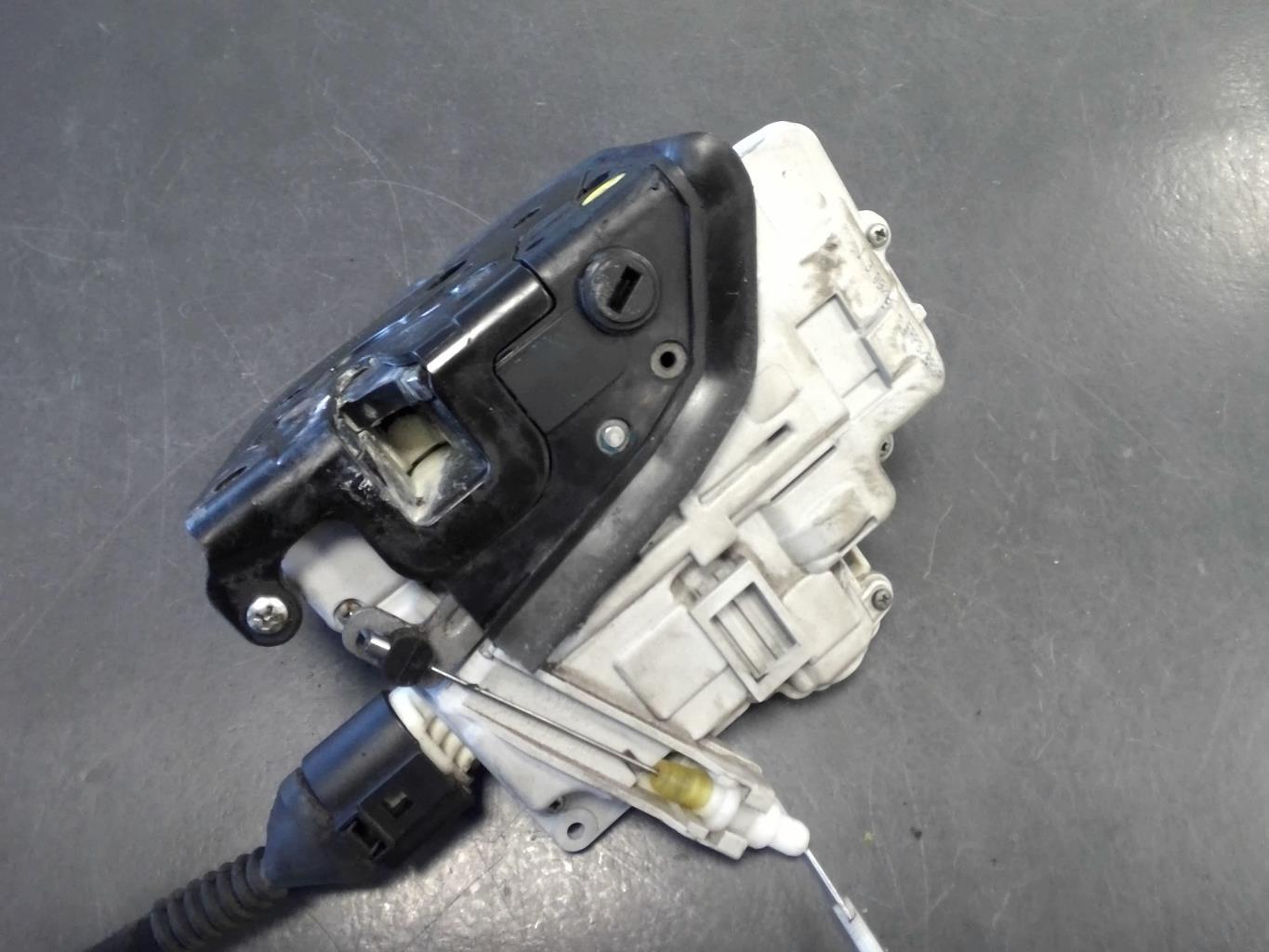 Serrure arriere gauche AUDI A3 2 PHASE 2  - 1