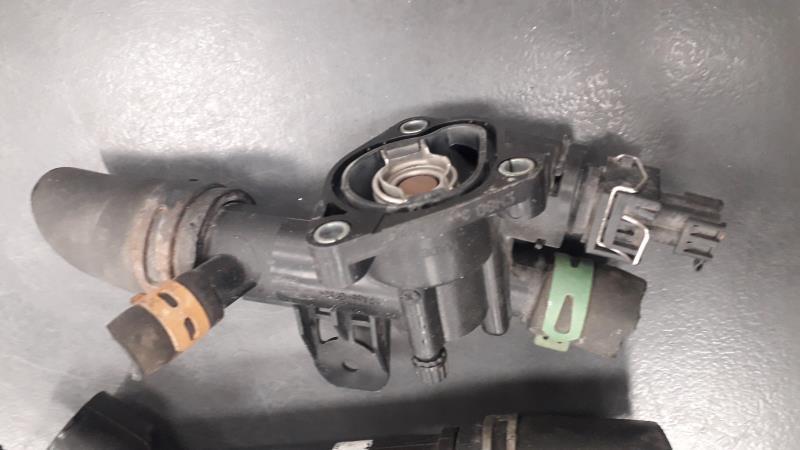 Boitier eau RENAULT CLIO 2 PHASE 2  - 1