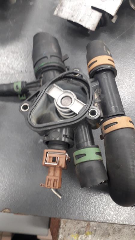 Boitier eau RENAULT MEGANE 2 PHASE 1  - 1