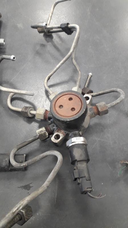 Rampe injection RENAULT MEGANE 2 PHASE 1 Diesel - 1