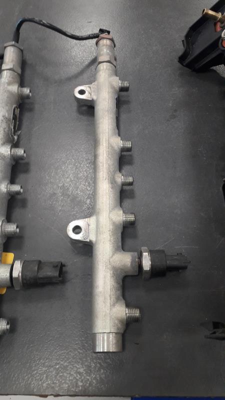 Rampe injection RENAULT MEGANE 2 PHASE 1 Diesel - 1