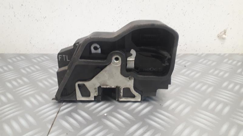 Serrure avant gauche BMW X3 E83 PHASE 1  - 1