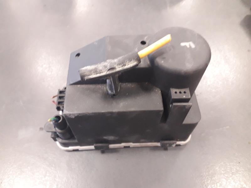 Boitier de centralisation MERCEDES 300 W124 PHASE 1  - 1
