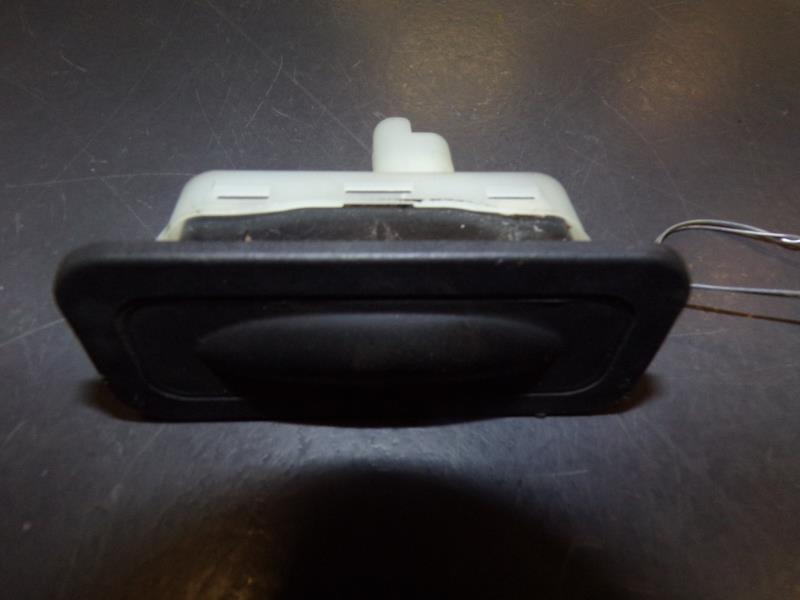 Bouton de coffre RENAULT CLIO 4 PHASE 1  - 1