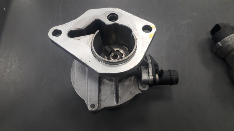 Pompe à vide RENAULT MEGANE 2 PHASE 1 Diesel - 1