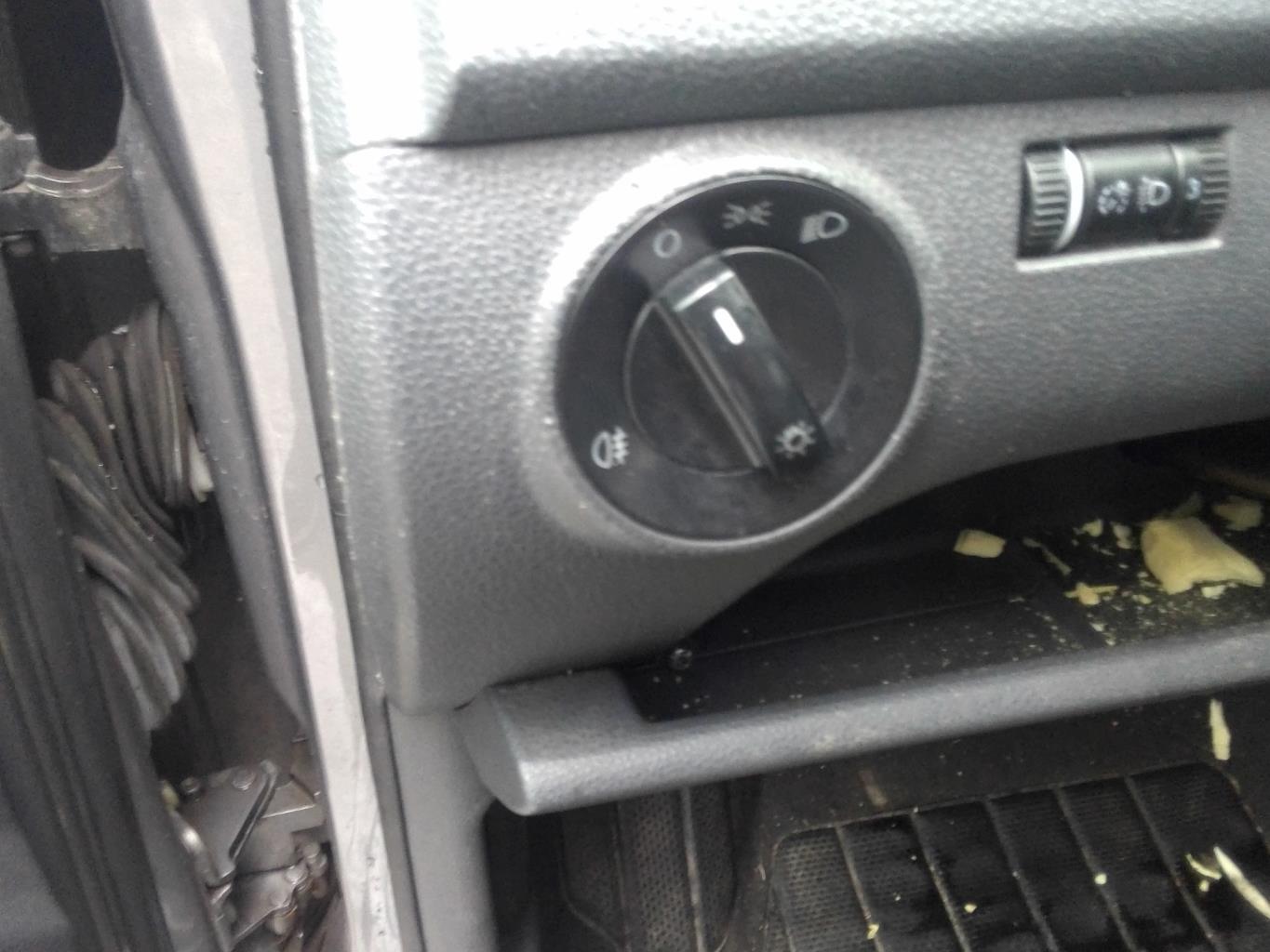 Commande de phare VOLKSWAGEN POLO 4 PHASE 1 Essence - 1