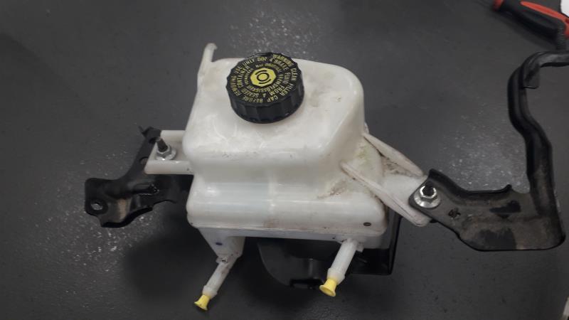 Reservoir TOYOTA YARIS 3 PHASE 2 Essence/Hybride - 1