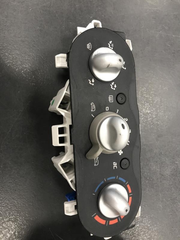 Commande chauffage RENAULT TWINGO 2 PHASE 1 Essence - 1