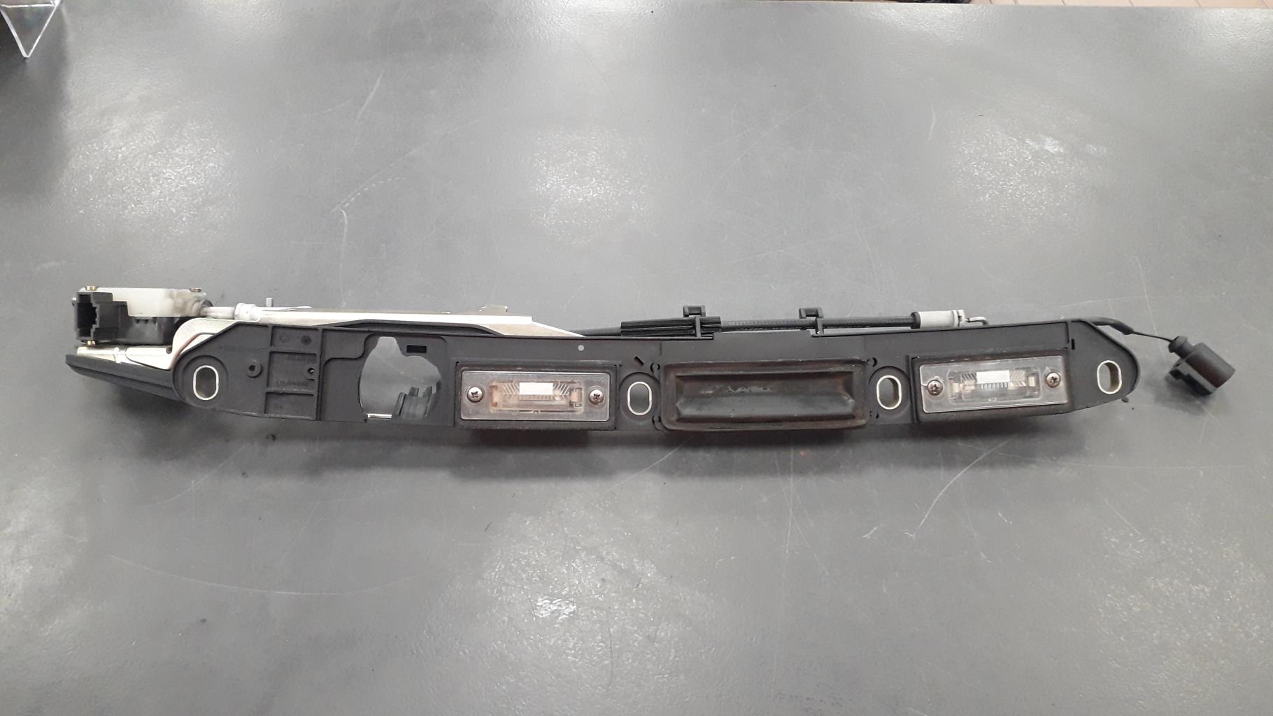 Serrure de coffre VOLKSWAGEN PASSAT 4 PHASE 2 Diesel - 1