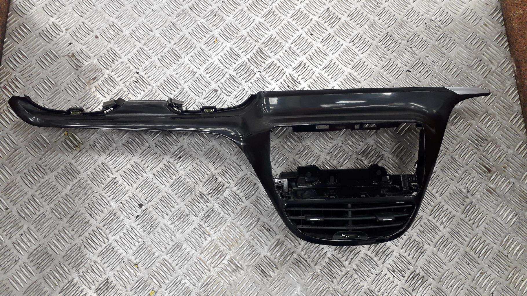 Consolle centrale (interno in plastica) PEUGEOT 208 1 PHASE 1 Gasolina - 1