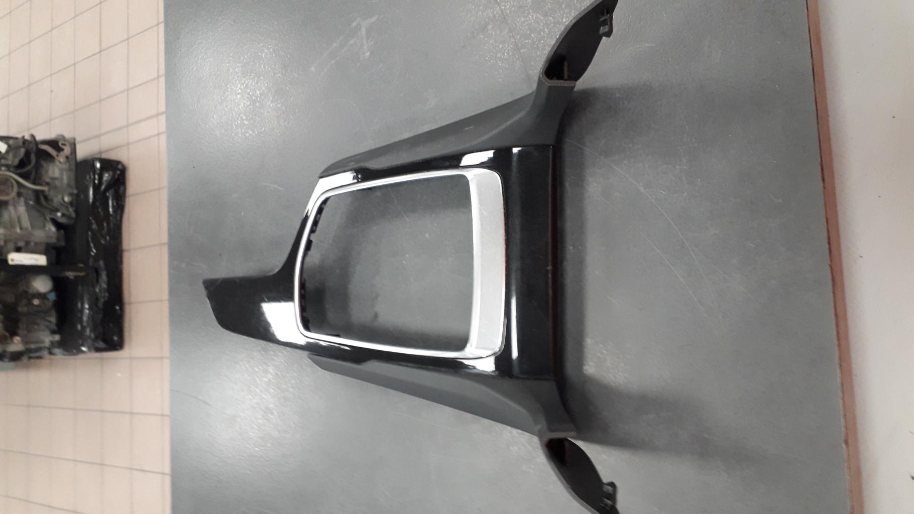 Consolle centrale (interno in plastica) PEUGEOT 308 2 PHASE 1 Diésel - 1