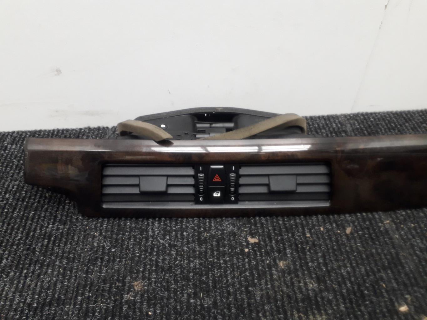 Console central (interieur plastique) BMW SERIE 5 E61 TOURING PHASE 1 BREAK Diesel - 1