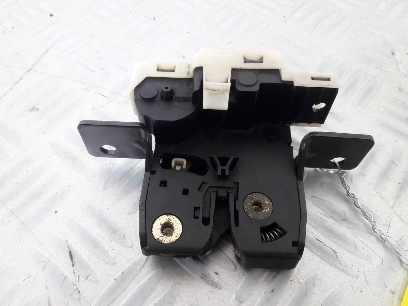 Serrure de coffre RENAULT MEGANE 2 PHASE 1 Diesel - 1